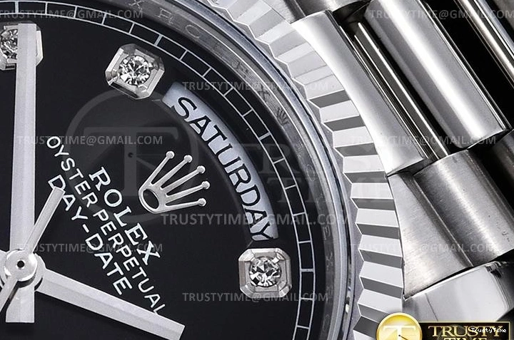 0810 RDD0220E – DayDate 36mm Functional 700